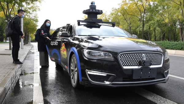 Baidu lança serviço comercial de transporte por aplicativo totalmente autônomo na China